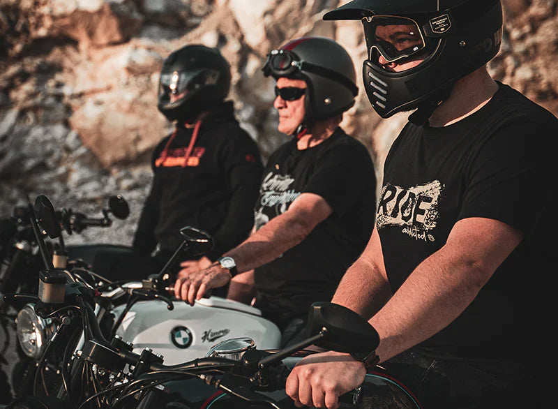 HIMORA Crew in Biker Fashion 2026 – moderner Streetwear-Look für Motorradfahrer